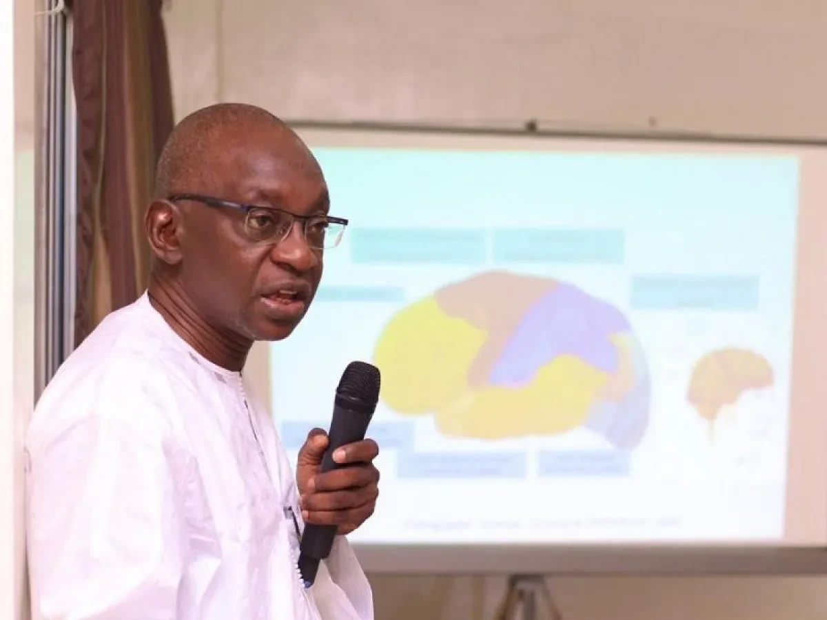 Le Professeur Amadou Gallo Diop charge les chercheurs